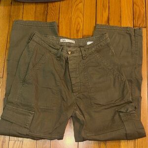 Zara Women’s Cargo Pants in Olive